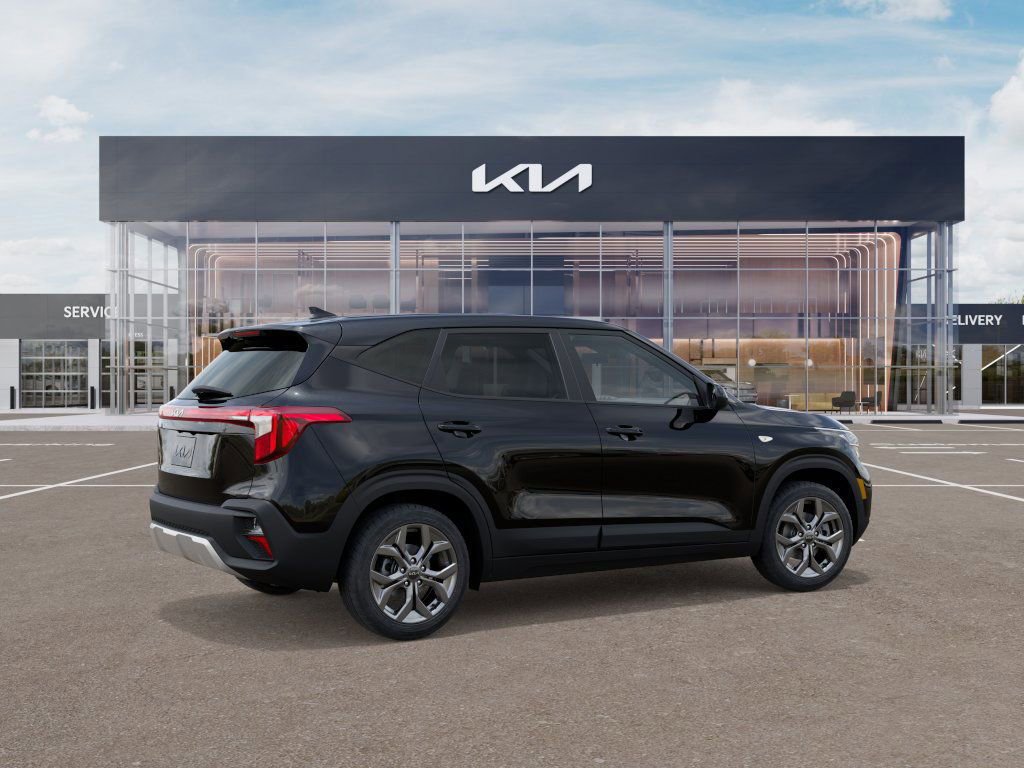 New 2026 Kia Seltos LX FWD image 6