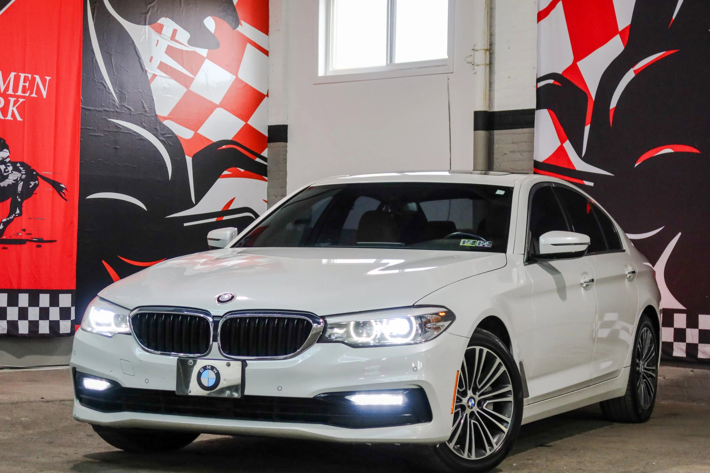 Used 2017 BMW 530i xDrive AWD/4WD image 1