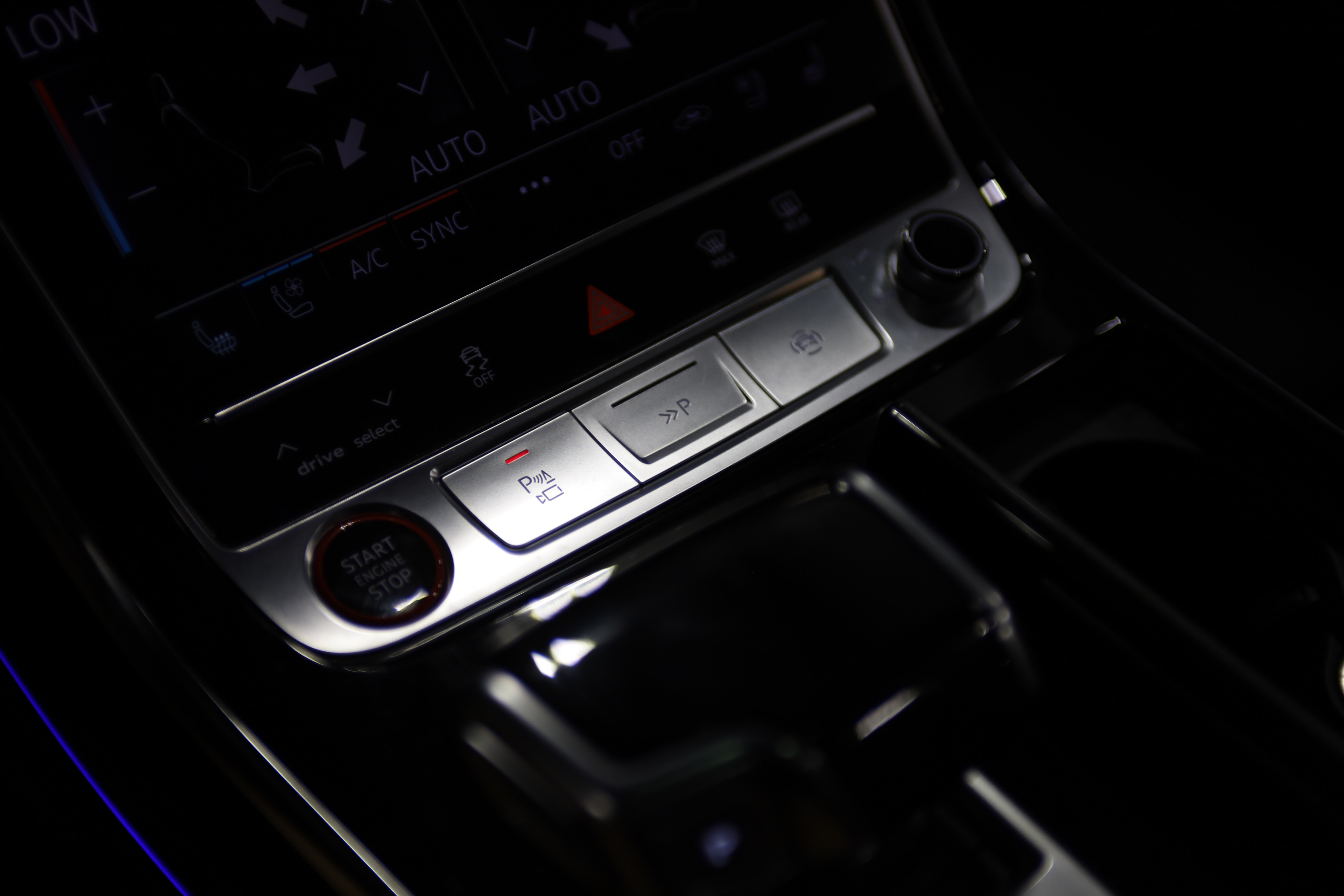 Used 2023 Audi S8 AWD/4WD image 28