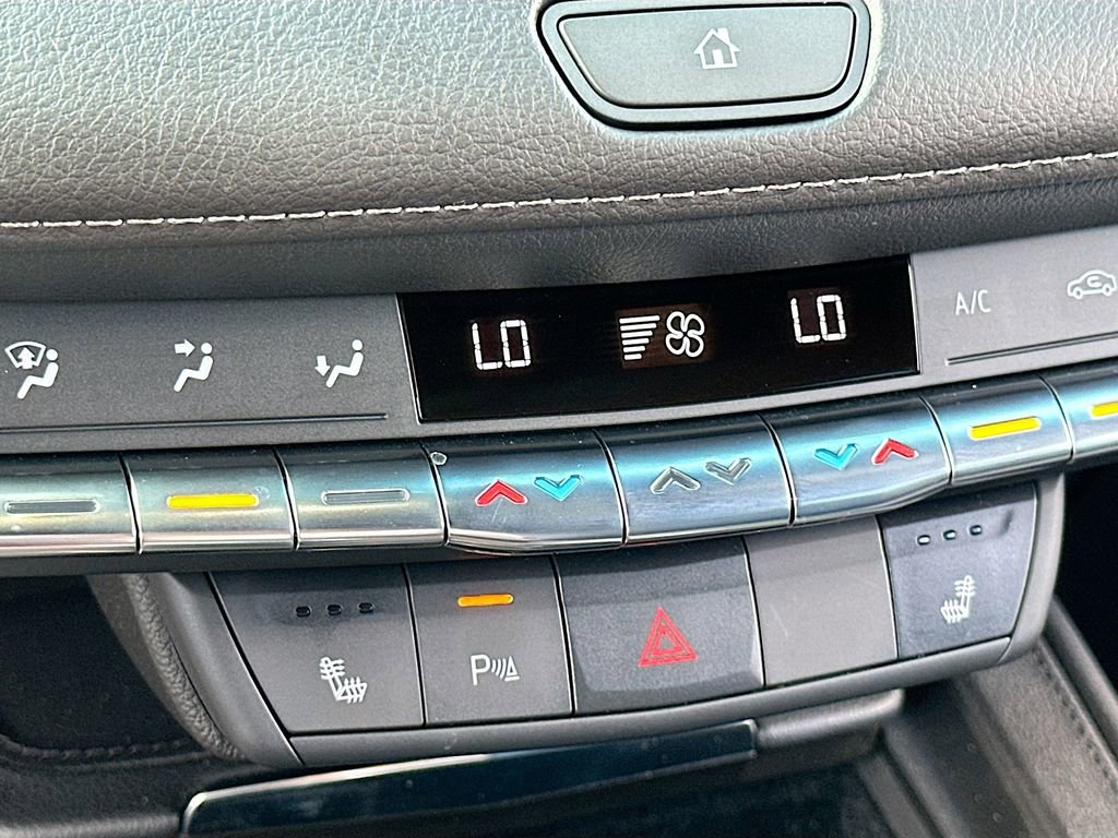Used 2023 Cadillac XT4 Luxury w/ Cold Weather Package image 19