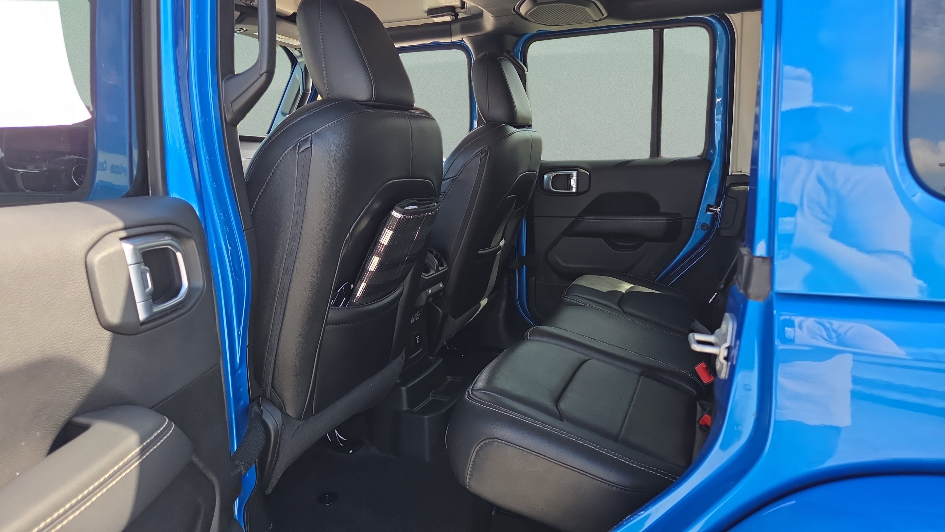 Used 2022 Jeep Wrangler Unlimited Sahara w/ LED Lighting Group AWD/4WD image 11