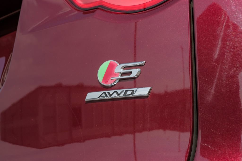 Used 2017 Jaguar F-PACE S image 59