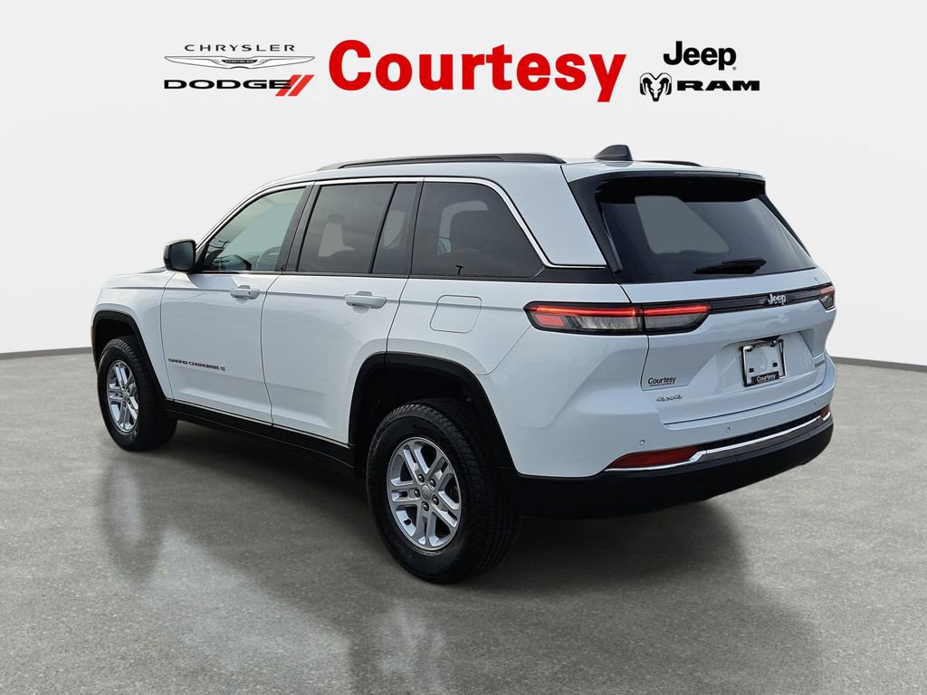 Used 2025 Jeep Grand Cherokee Laredo w/ Luxury Tech Group I image 4