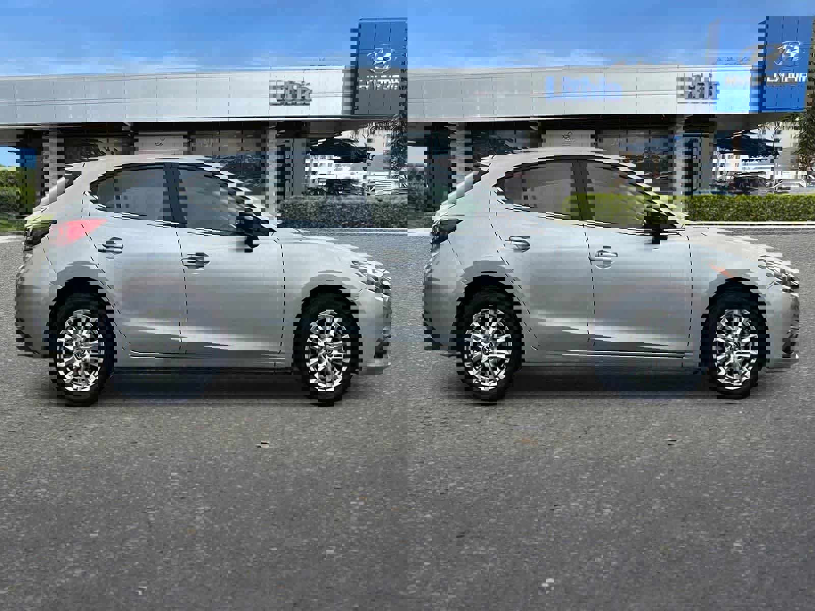 Used 2015 MAZDA MAZDA3 i Touring image 9