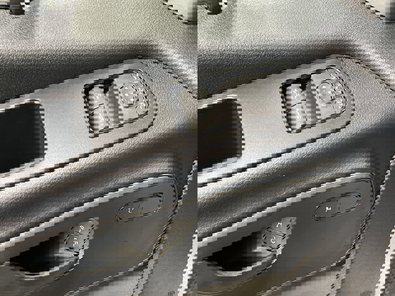 Used 2025 Mercedes-Benz Sprinter 2500 image 23