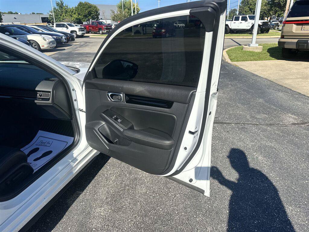 Used 2022 Honda Civic Sport Touring image 9