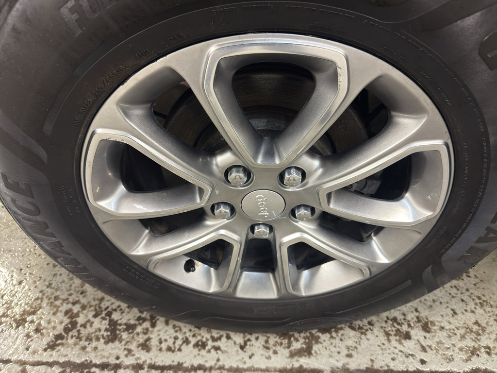 Used 2014 Jeep Grand Cherokee Limited w/ Luxury Group II AWD/4WD image 33