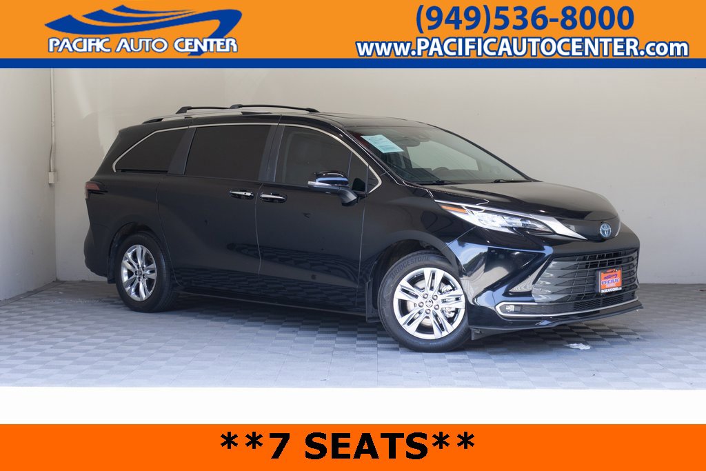 Used 2024 Toyota Sienna Limited image 1