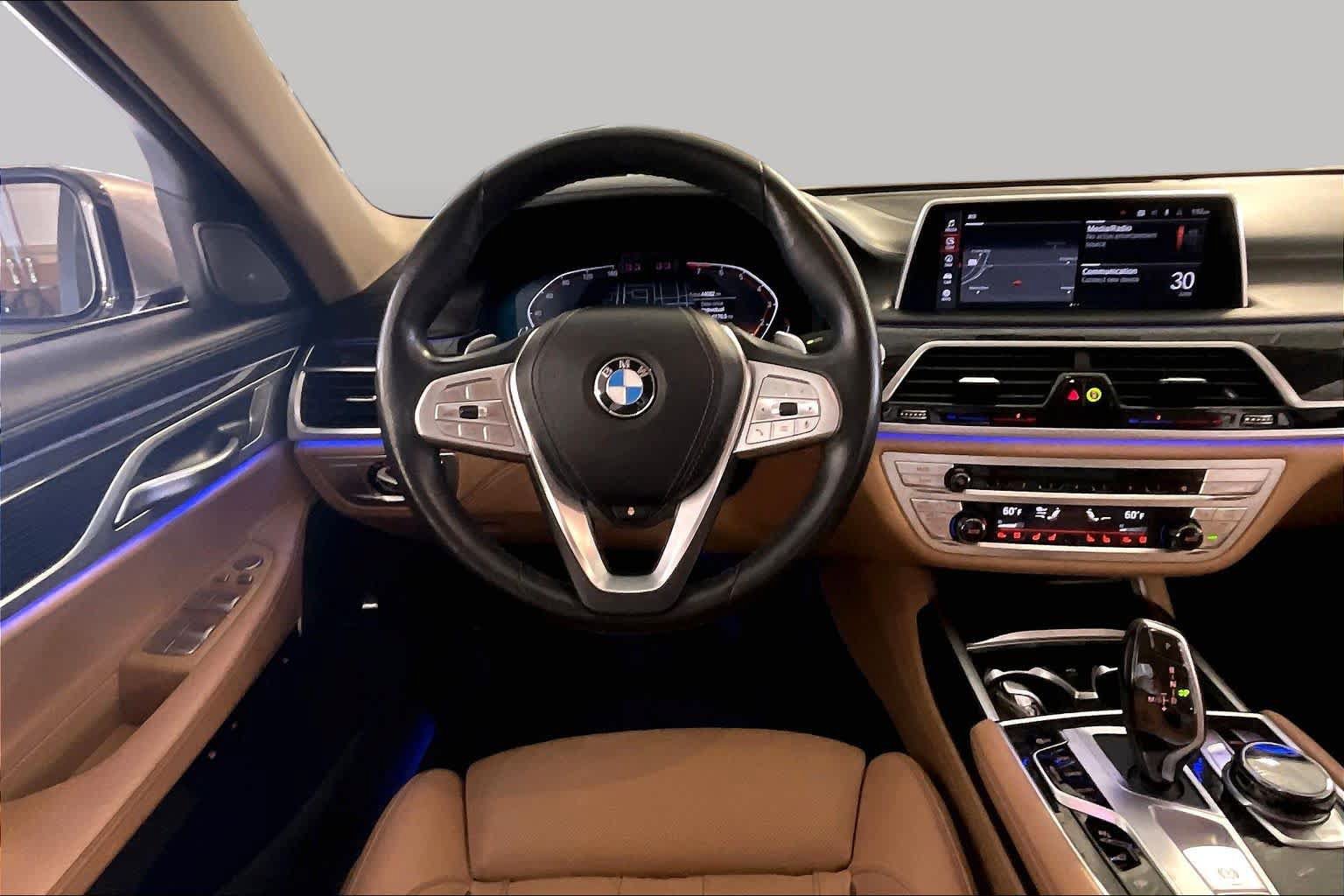 Used 2022 BMW 740i w/ Luxury Rear Seating Package RWD image 5