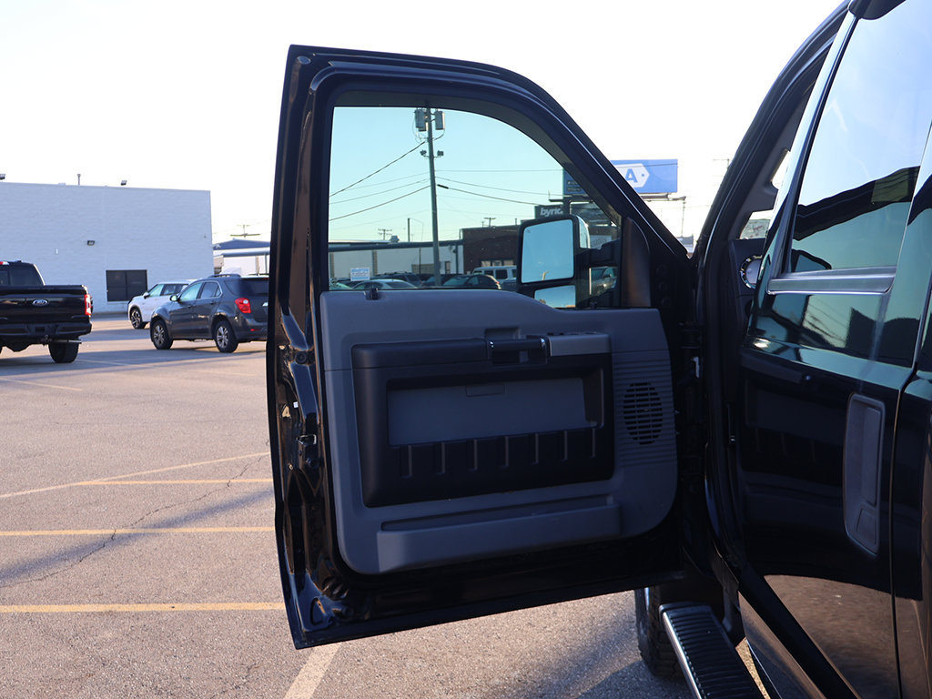 Used 2015 Ford F250 XLT w/ XLT Premium Package AWD/4WD image 13