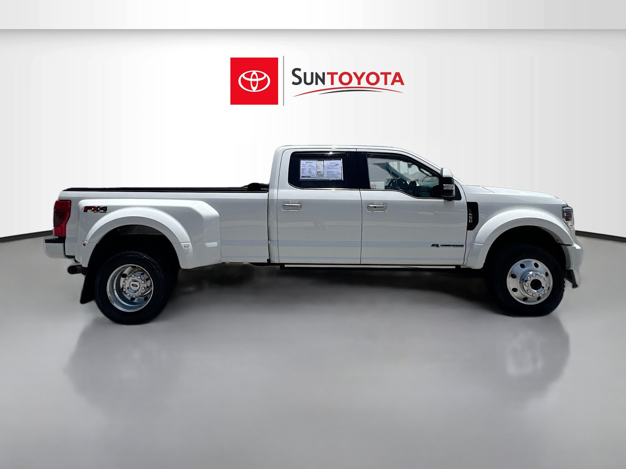 Used 2022 Ford F450 Limited w/ FX4 Off-Road Package AWD/4WD image 2