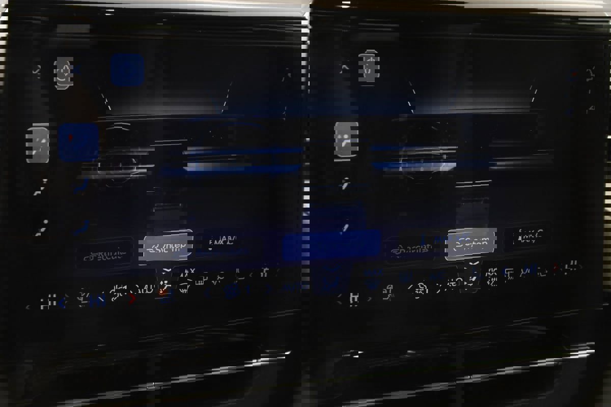 Used 2025 Lincoln Nautilus Premier image 35