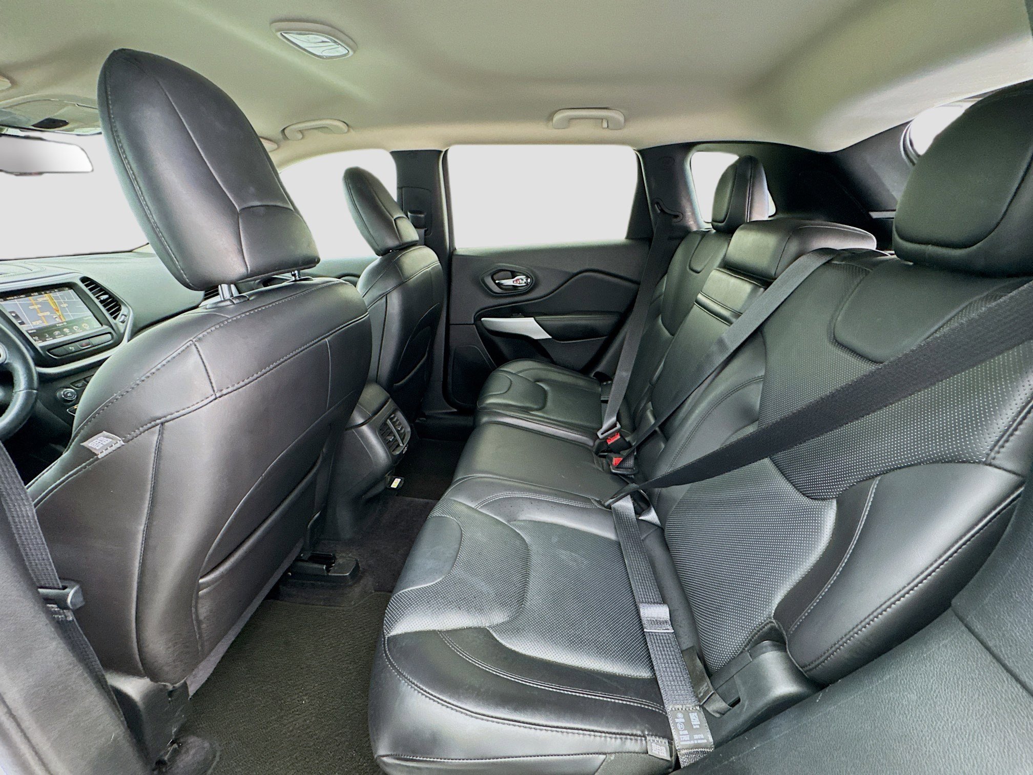 Used 2017 Jeep Cherokee Overland image 15