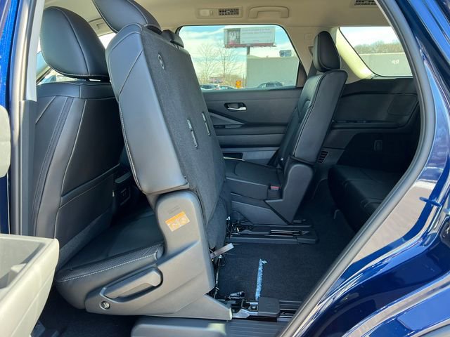 New 2026 Nissan Pathfinder SL image 5