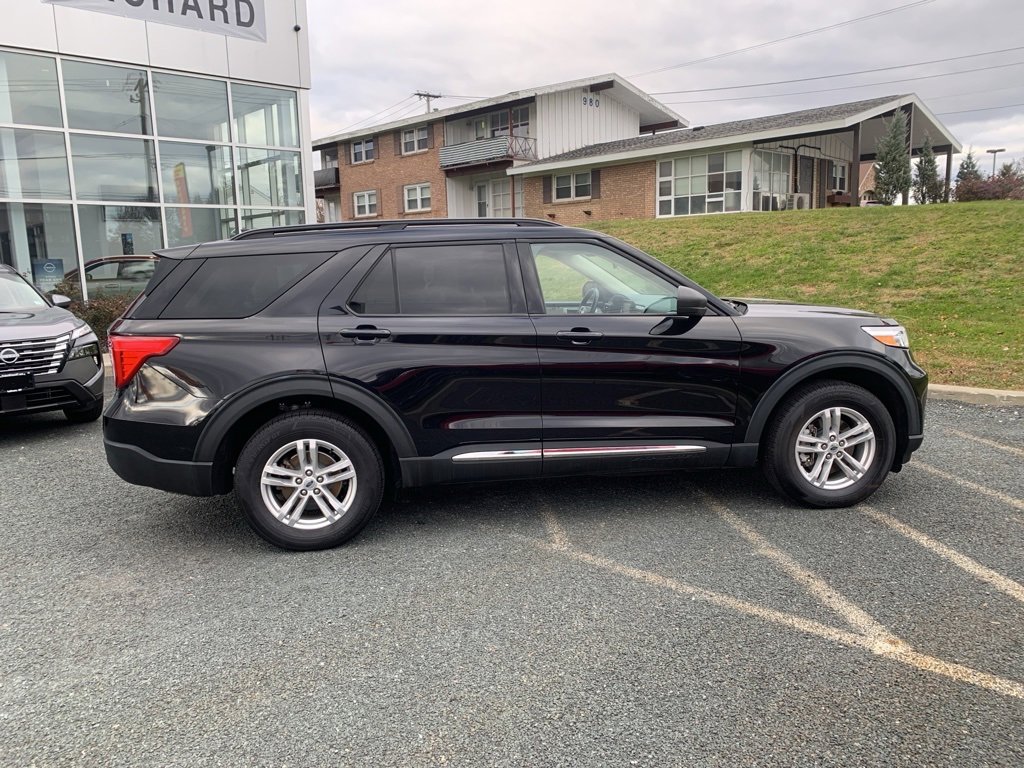Used 2022 Ford Explorer XLT w/ Equipment Group 202A image 8