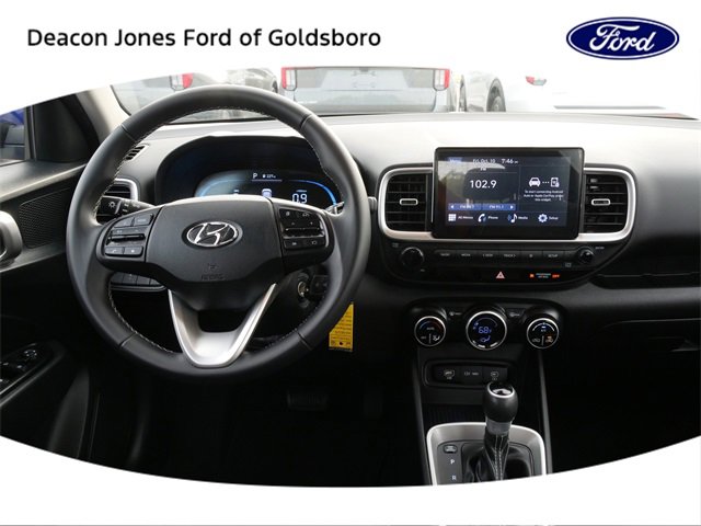 Used 2023 Hyundai Venue SEL image 19