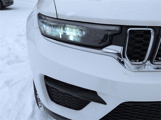 Used 2024 Jeep Grand Cherokee Laredo X image 9