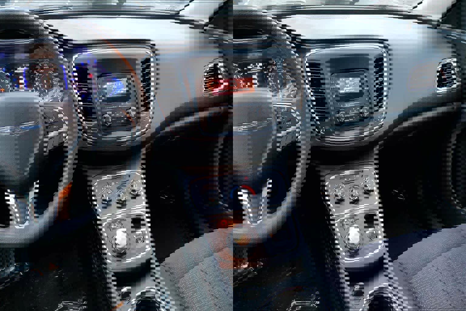 Used 2015 Chrysler 200 LX image 6