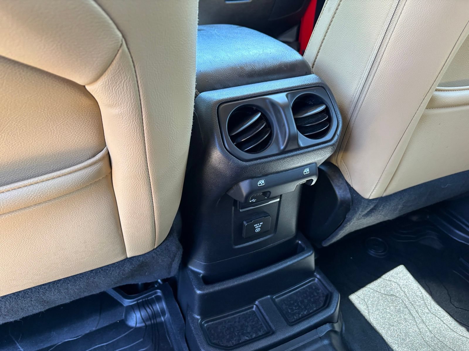 Used 2019 Jeep Wrangler Unlimited Sahara AWD/4WD image 31
