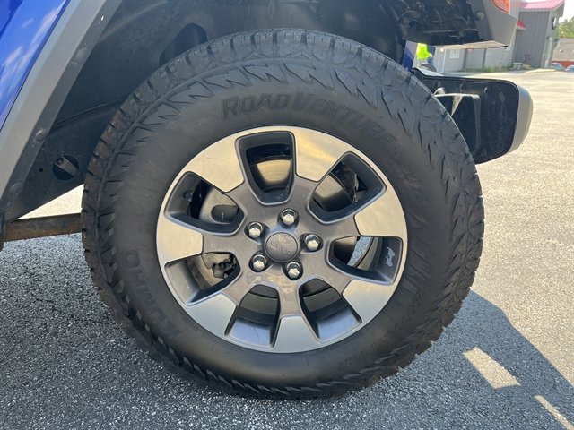 Used 2018 Jeep Wrangler Unlimited Sahara AWD/4WD image 5