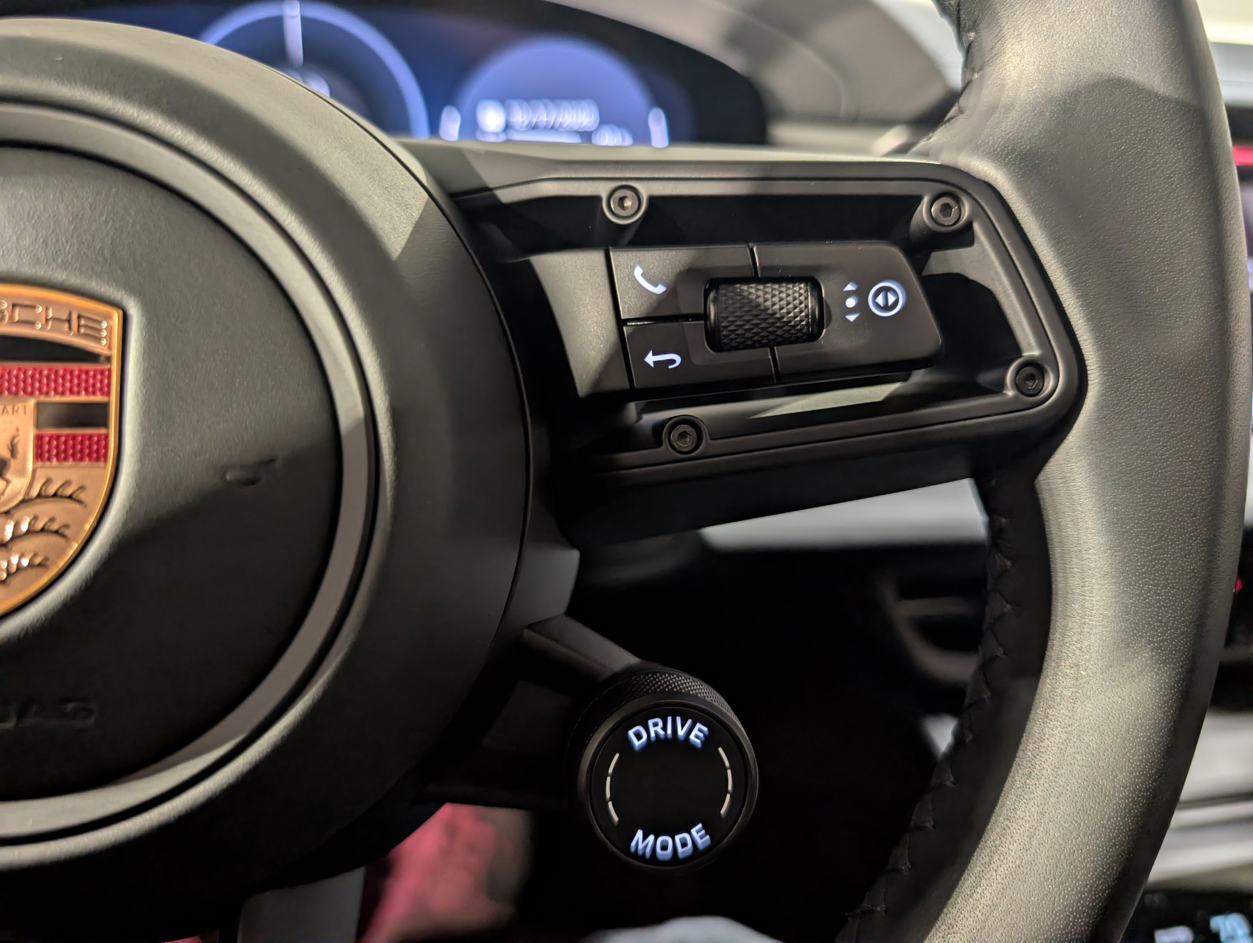 Used 2025 Porsche Macan 4 Electric image 32