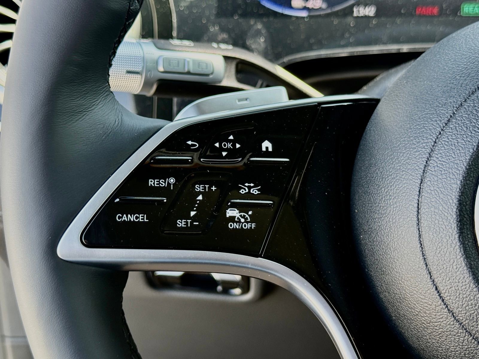 New 2026 Mercedes-Benz EQS 550 4MATIC SUV image 23