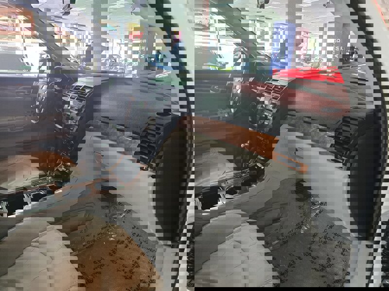 Used 2010 Saturn Outlook XR image 16