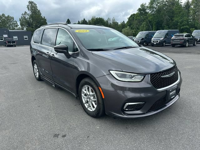 Used 2022 Chrysler Pacifica Touring-L FWD image 7