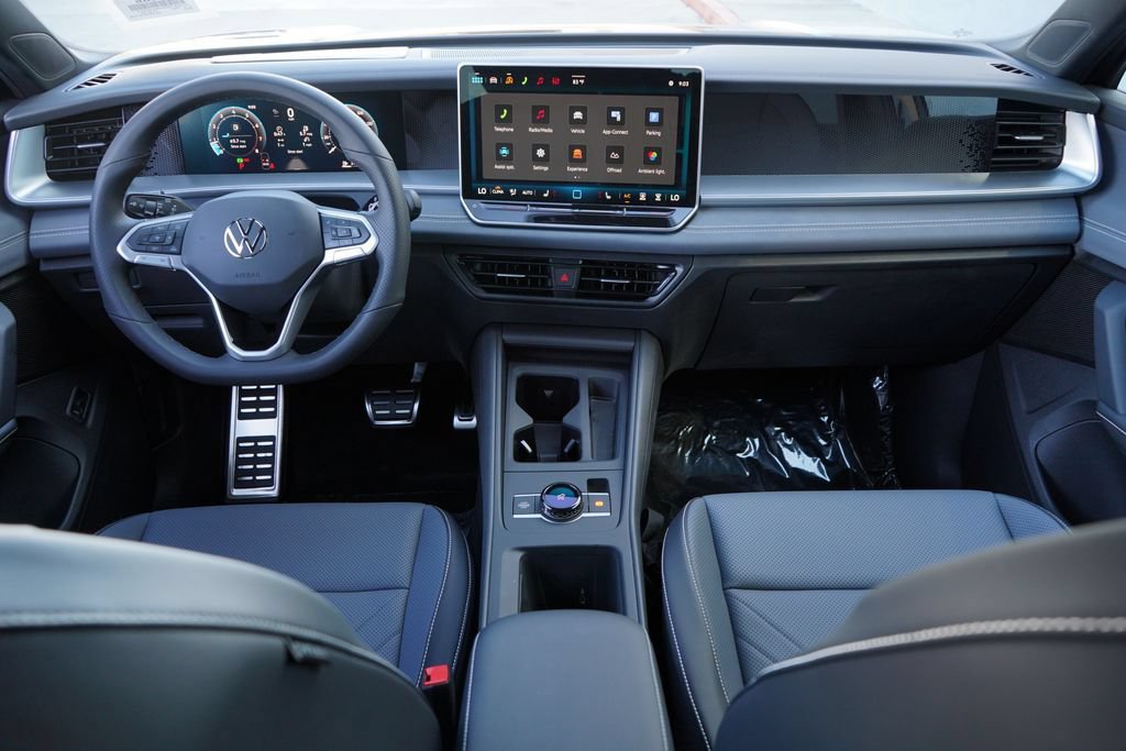 New 2026 Volkswagen Tiguan SE R-Line AWD/4WD image 16