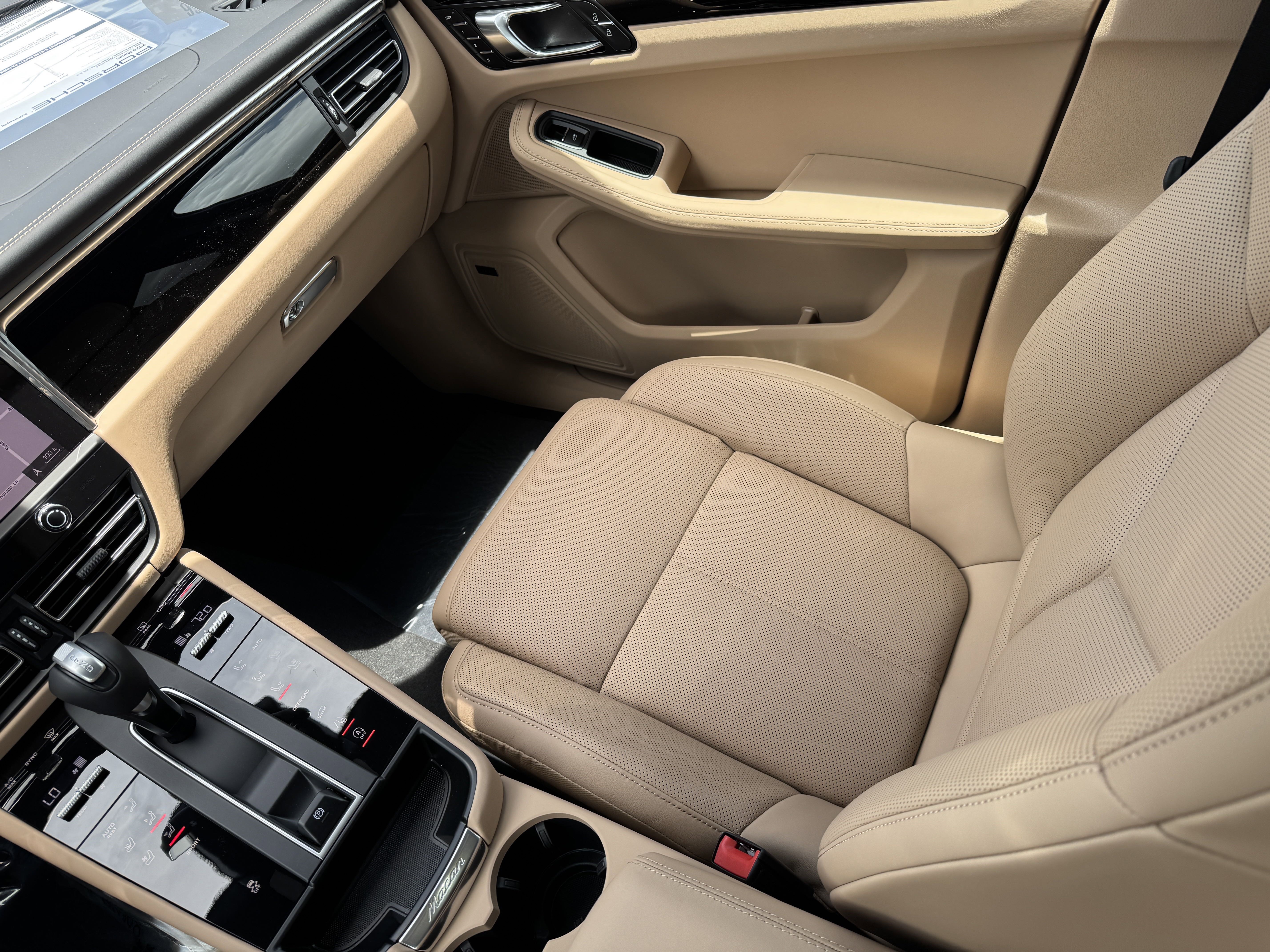 Certified 2025 Porsche Macan image 20