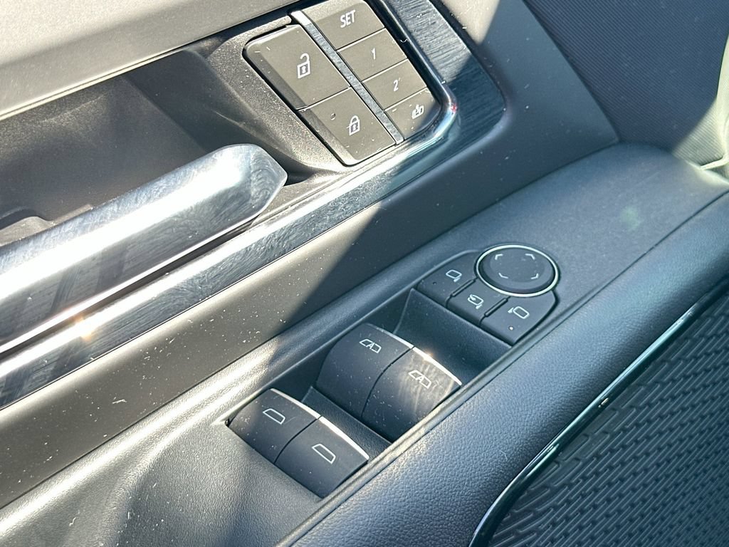 Certified 2025 Chevrolet Silverado EV RST AWD/4WD image 17