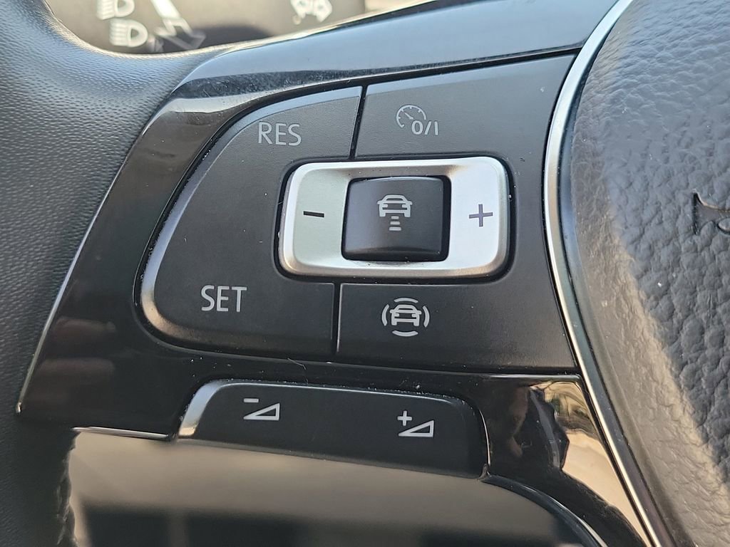 Used 2021 Volkswagen Tiguan SEL FWD image 30