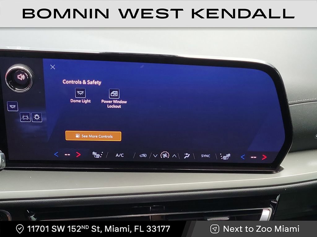 Used 2025 Chevrolet Traverse LT image 14