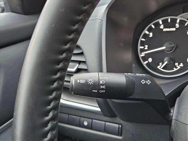 Used 2025 Nissan Rogue SV image 21