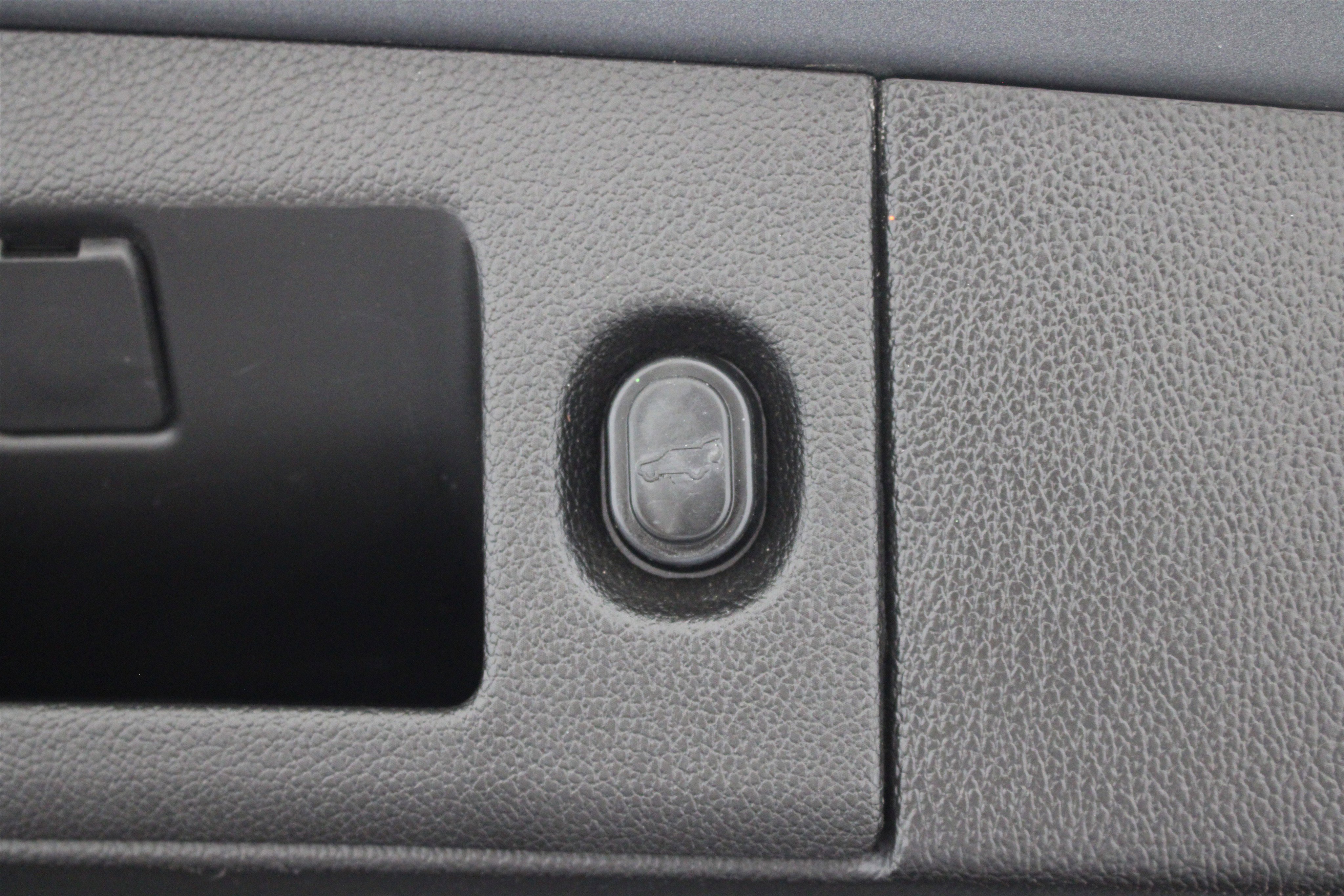 Used 2019 Cadillac Escalade ESV Platinum image 27