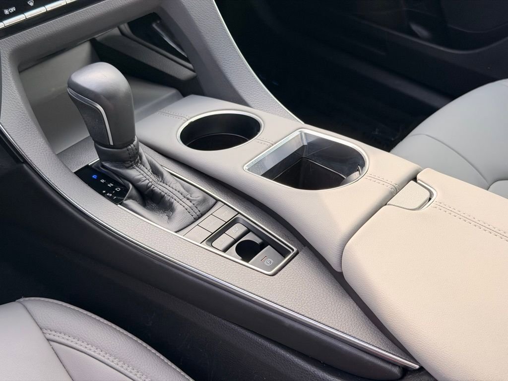 Used 2021 Toyota Avalon XLE w/ Moonroof Package FWD image 19