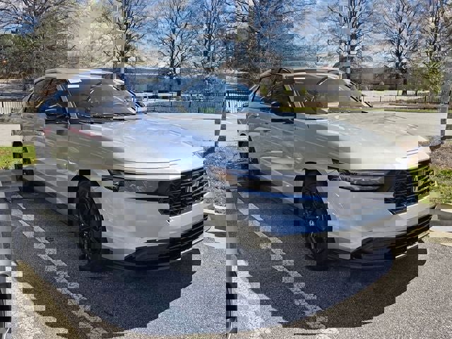 Used 2025 Honda Accord SE image 4