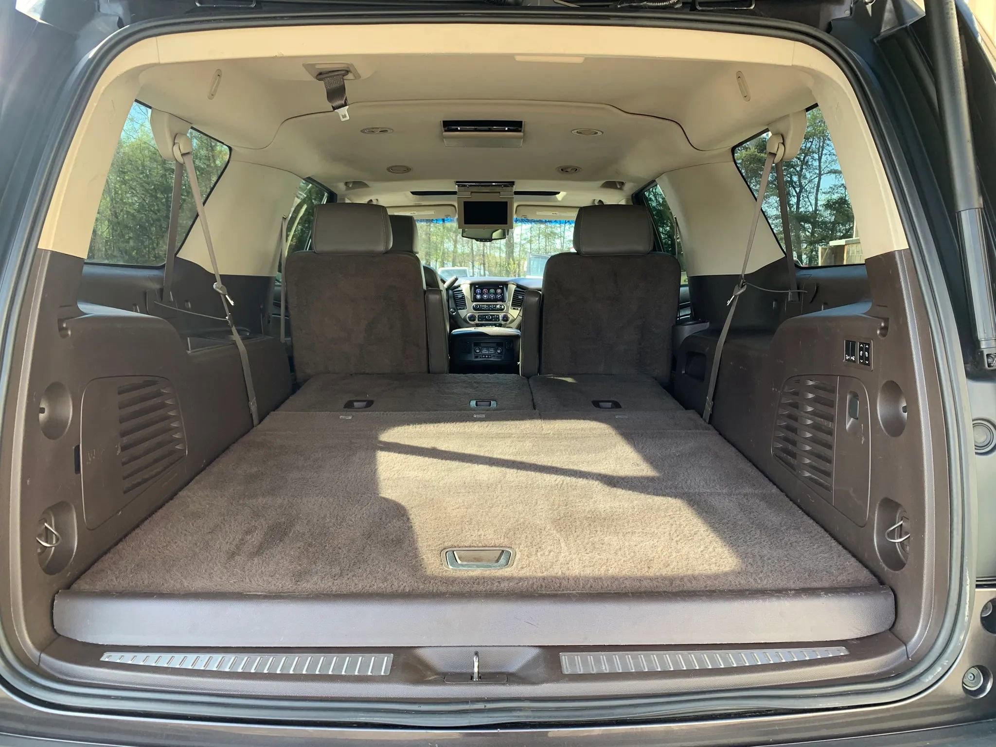 Used 2015 GMC Yukon XL Denali w/ Premium Package AWD/4WD image 38