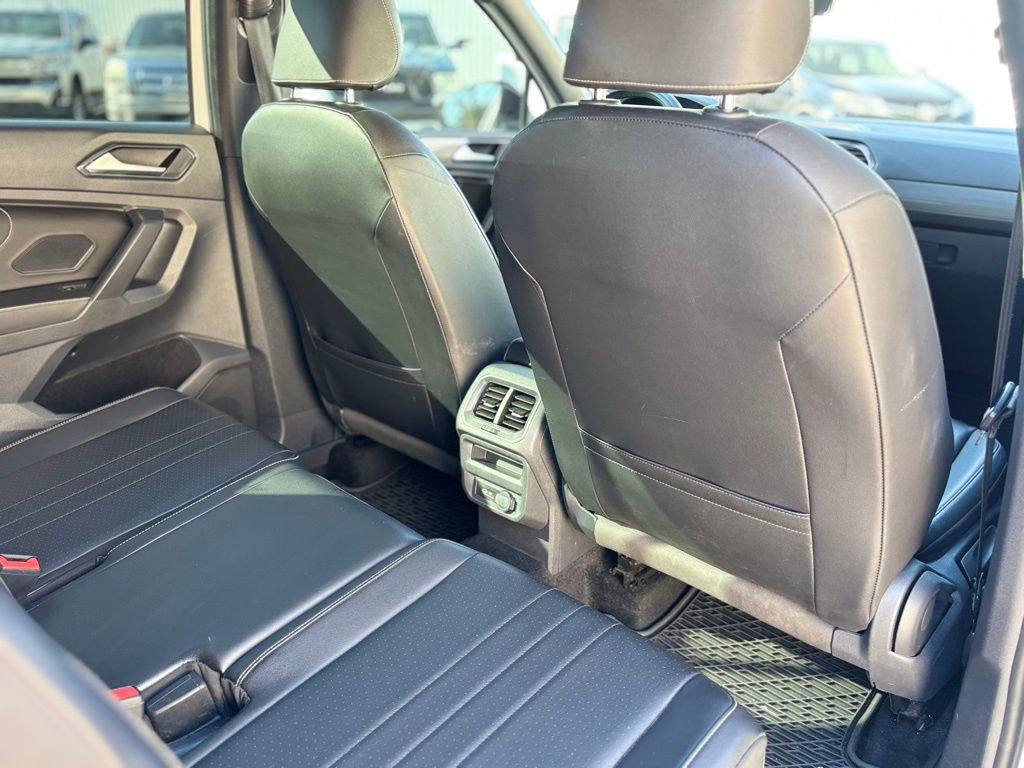 Used 2022 Volkswagen Tiguan SE R-Line image 16