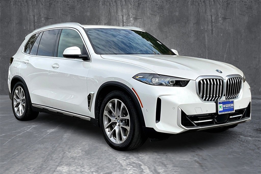 Used 2026 BMW X5 xDrive50e w/ Climate Comfort Package image 3
