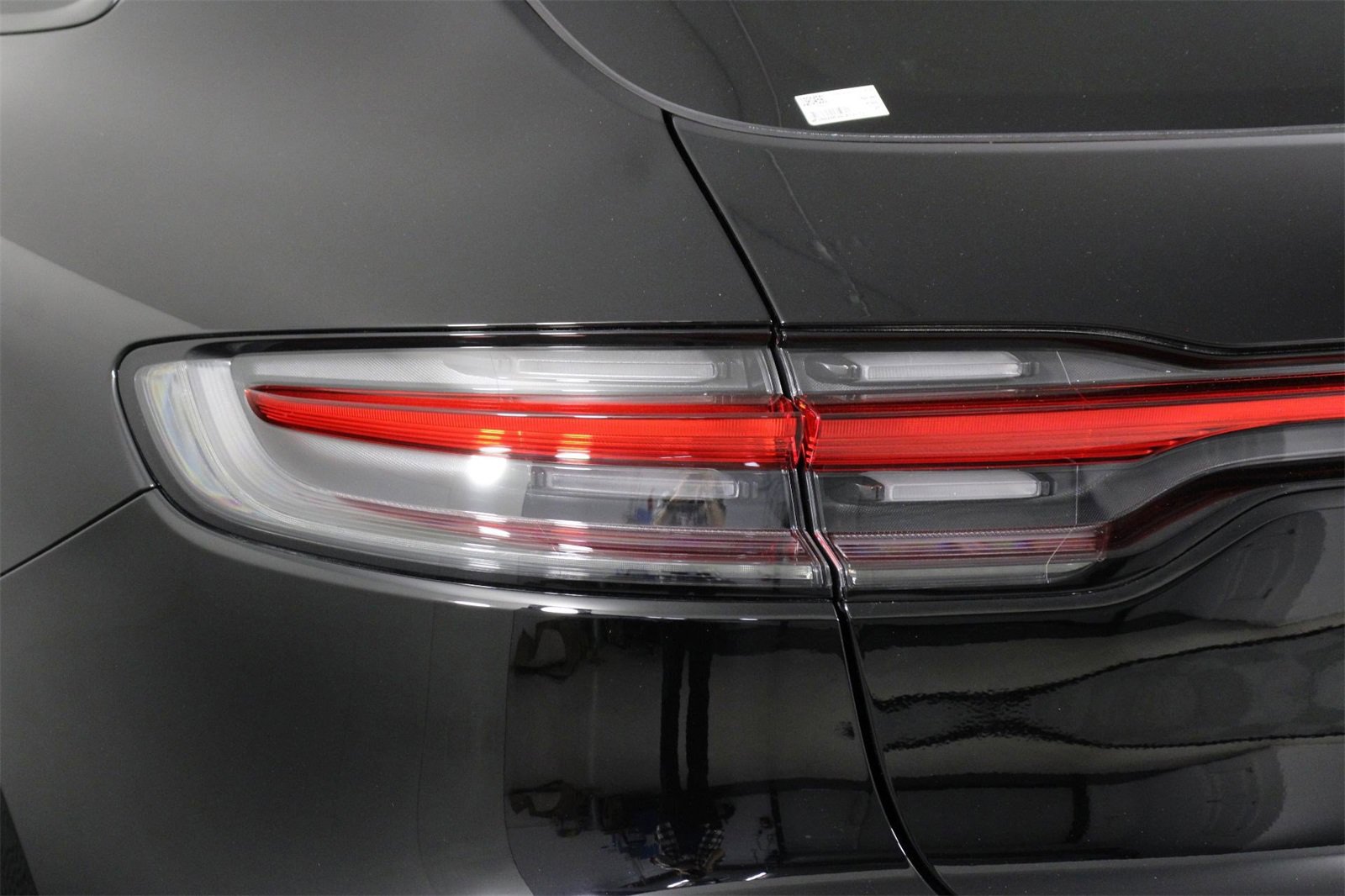 Used 2025 Porsche Macan image 21