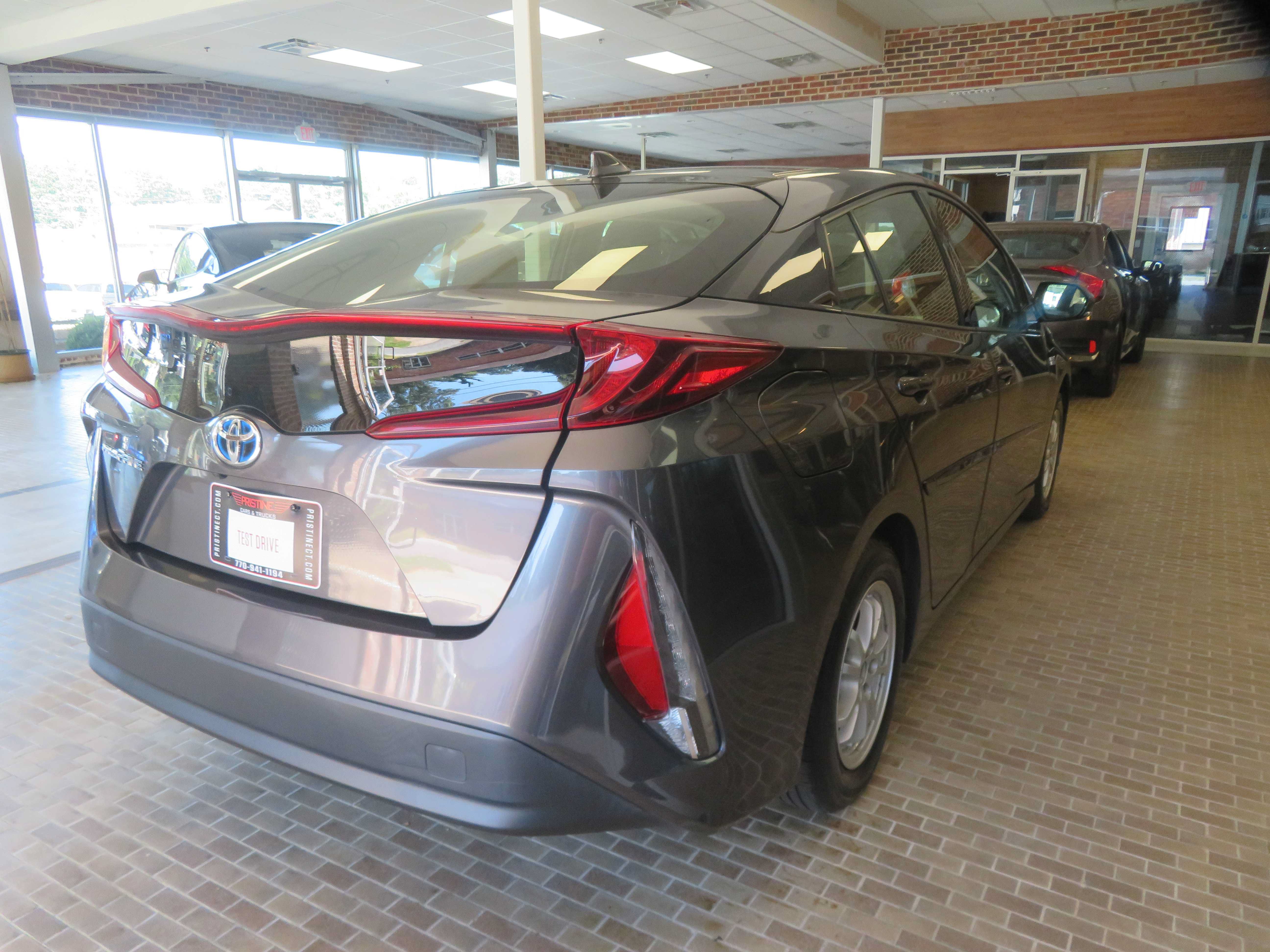 Used 2018 Toyota Prius Prime Premium FWD image 4