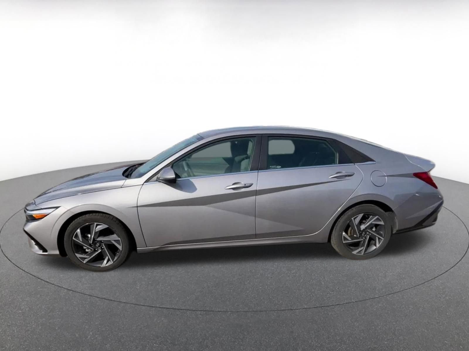 Used 2025 Hyundai Elantra SEL FWD image 9