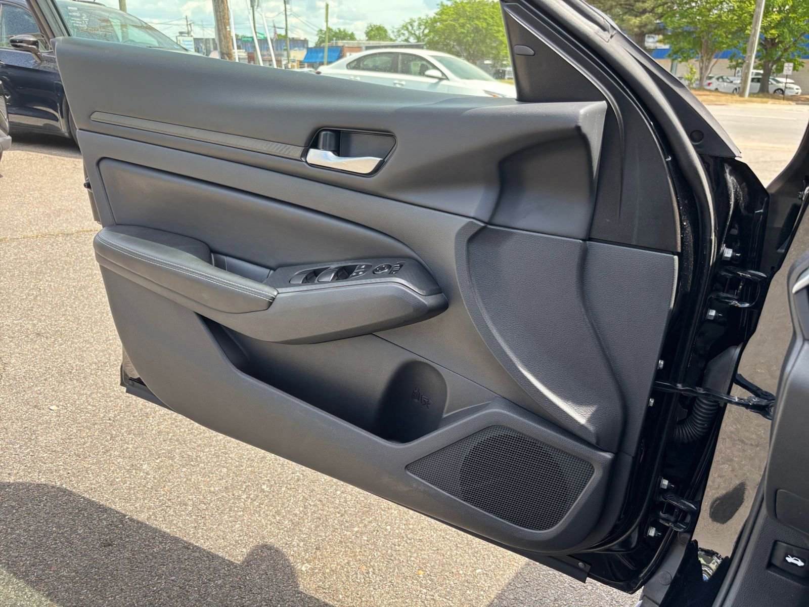 Used 2025 Nissan Altima 2.5 SV FWD image 18
