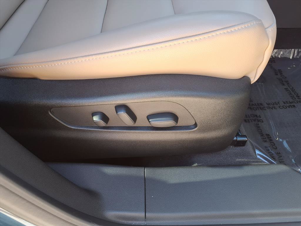 Certified 2024 Cadillac XT4 Luxury FWD image 10