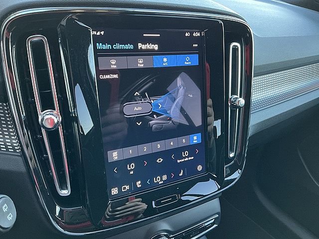 Certified 2025 Volvo XC40 B5 Plus image 26