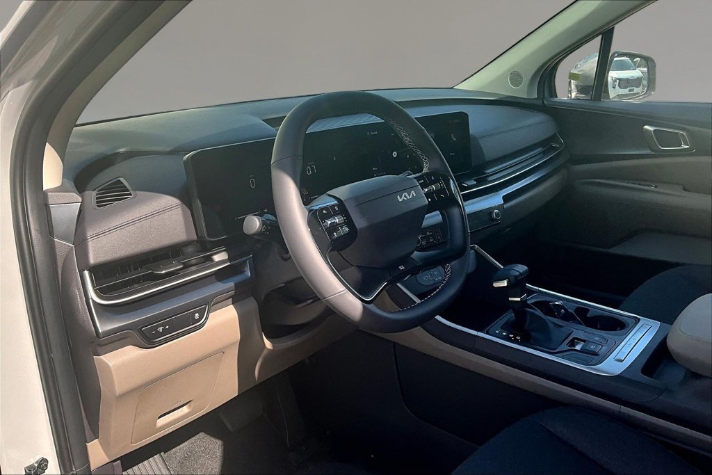 New 2027 Kia Carnival LX FWD image 7