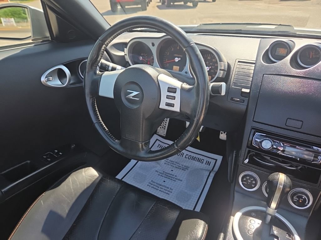 Used 2005 Nissan 350Z Touring RWD image 20