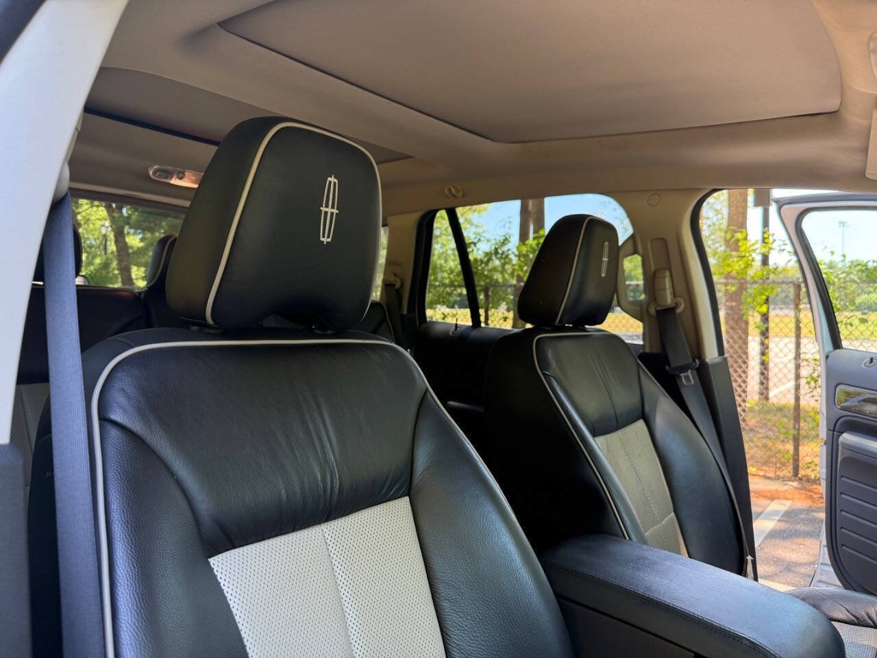 Used 2009 Lincoln MKX AWD image 20