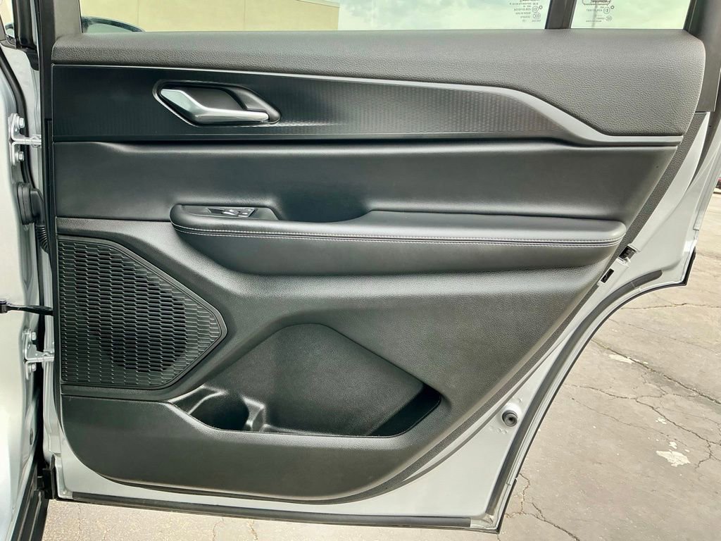 Used 2025 Jeep Grand Cherokee L Laredo RWD image 26